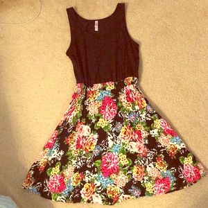 Sleeveless, floral summer dress!